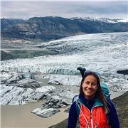 Reisende Deutschlehrerin mit internationaler Erfahrung und Begeisterung für Outdoor-Aktivitäten bietet Nachhilfeunterricht an